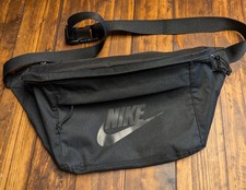★ Nike Tech★ Hip Bag 10 L große Bauchtasche Crossbody schwarz BA5751 010