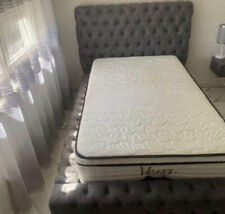 Bett inkl.Bettkasten, Matratze und Nachtkonsole.