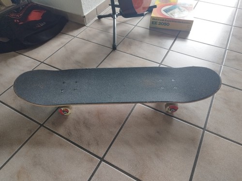 Gebrauchtes skateboard - gebrauchtes,