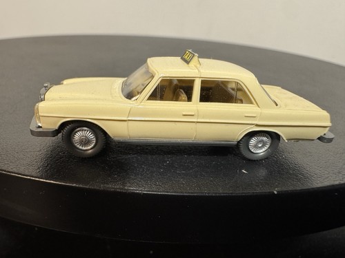 Mercedes benz 200 - benz, w114