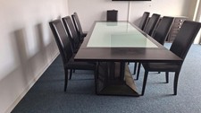 Konferenztisch mit antikem