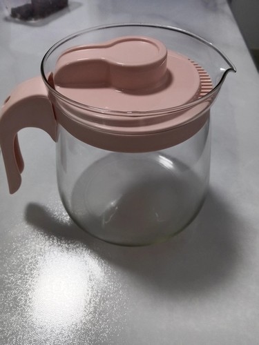 Glas kaffeekanne mit - mit, rosa