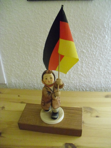 Hummelfigur fahnenträger hum - fahnenträger,