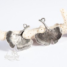 2x Gingko Blatt Anhänger 24mm