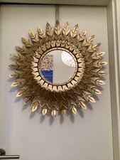 Spiegel mit Goldenen Farbenem