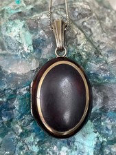 Biedermeier-Schildpatt-Medaillon mit vergoldeter Silberfassung