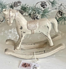 CHIC ANTIQUE,  Schaukelpferd
