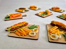 Mini Brötchen Bratwurst, Bratwurst für Puppenhaus oder als Kühlschrankmagnet