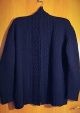 Selbst gestrickte Jacke mit