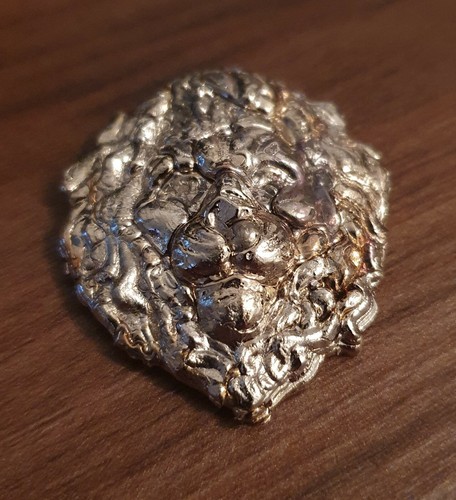 Löwe kopf aus bismut - /,