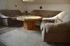 Dreipunkt Polstermöbel Design 3er u.2er Sofa 1 Sessel 2 Holz Tische u. Kommode