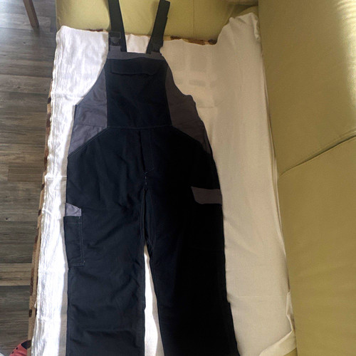 Schwarze latzhose overall mit - schwarze, latzhose/overall
