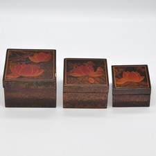 DREI QUADRATISCHE BOXEN