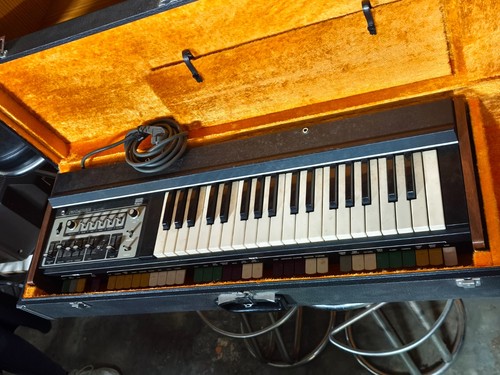 Synthesizer roland 2000 - roland, sh-2000