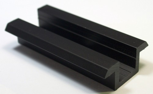 Solar mittelklemme schwarz - mittelklemme.,