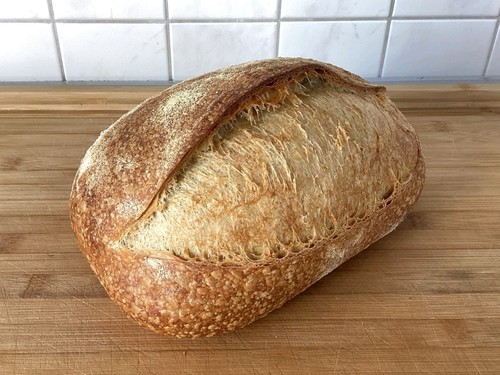 Frisches sauerteigbrot brot - frisches,