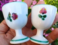 2  schöne, kleine  Eierbecher      " Gmundner Keramik - Streublumen "
