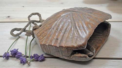Antike holz tribal - tribal, kuhglocke