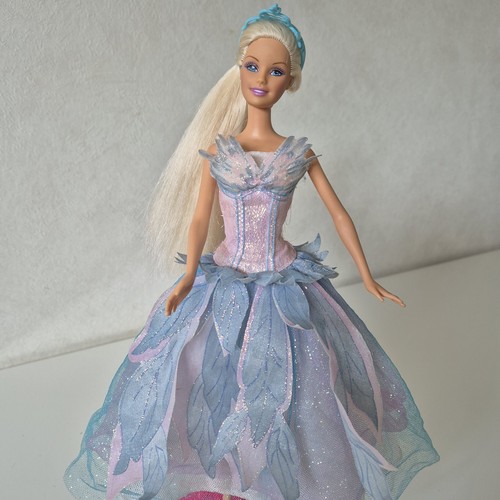 Barbie puppe mit einen - puppe, kleid