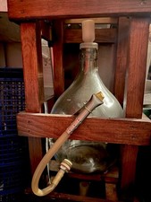 Glasballon mit Hahn im