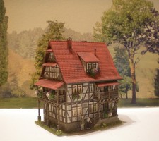 Für H0 Diorama HO 1:87 Dorf Kleinstadt Stadt Fachwerk Haus patiniert beleuchtbar