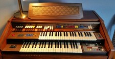"Farfisa": 2- manualige Heimorgel mit 13- tönigem Pedal