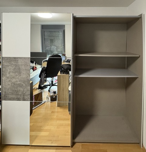 Kleiderschrank mit