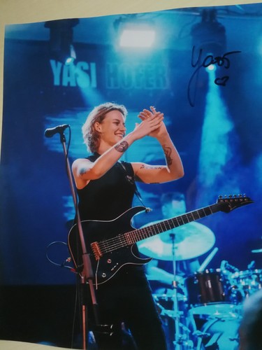 Yasi hofer - ,