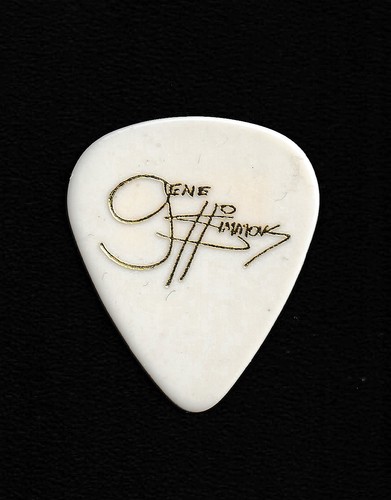 Kiss revenge - (gene, simmons)