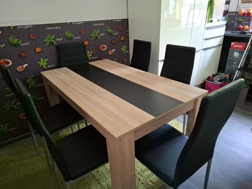 Dieser tisch ist ein moderner - ist,