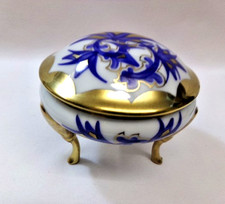 Porzellan-Deckeldose auf