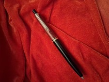 Pelikan Kugelschreiber K400 Souverän, 24Karart vergoldete Zierelemente rot TOP 