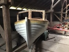 Sportboot mit Trailer