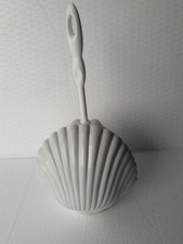 WC-Bürstengarnitur aus Keramik Form Muschel Dekor weiß