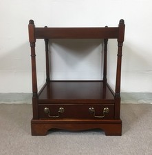 Nachttisch, Beistelltisch