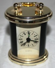 Standuhr-Quarz 11x6cm oval, Gold/schwarz/weiß farbend Römisch Ziffernblatt 12er