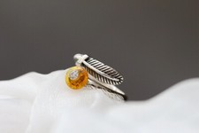 D10 Ring Feder mit Bernstein