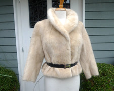 schöne kurze helle Nerzjacke