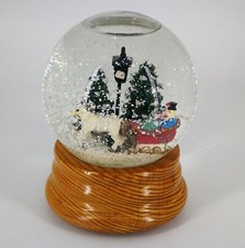 Zauberhafte Weihnachtliche Schneekugel-Spieluhr – Jingle Bells