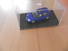 Modellauto 1:43 --  Golf 5 Bj. 2003 - 2008 - Modell 2004 blau von AUTOart --