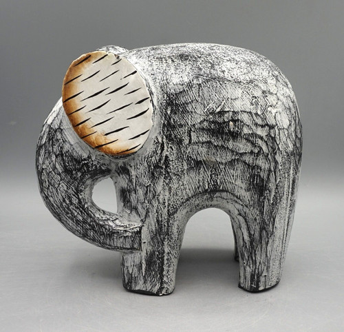 Schöner elefant aus albesia - elefant,