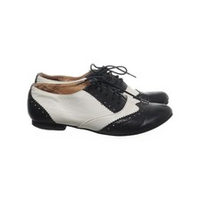 Call it Spring, Schnürschuhe