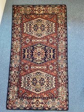 Prachtvoller Krone-Teppich, Woll-Kammgarn, geknüpft 98,5 x 180 cm