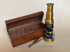 Antikes kleines Mikroskop