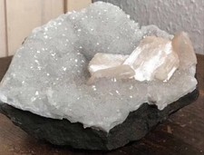 1 Kilo EDELSTEIN ?Vulkan Basalt Druse mit TOP Stilbit auf Quarzkristall Cluster