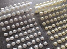 144 Selbstklebende Halbperlen 10mm Schmucksteine Deko Hochzeit Weiß Creme