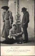 Ak Betrunkener Mann umarmt Laternenmast, elegantes Paar, Fuchspelz - 2926291