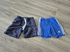 2 kurze Hosen für Jungen