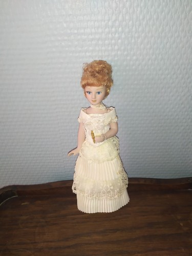 Nostalgie porzellan puppe frau - nostalgie,