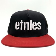 ETNIES CORP LOGO SCHWARZ & ROT DRUCKKNOPFLASCHE KAPPE MÜTZE